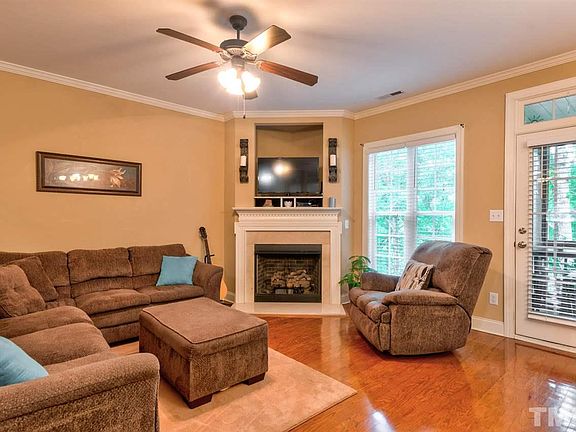 3rd image of 37 Hill Shore Ln