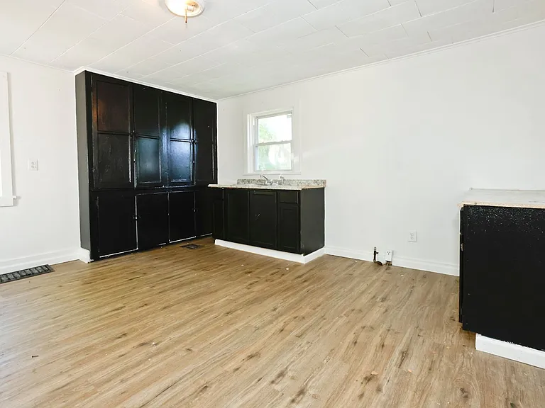 257 Alphonse St — Photo 9