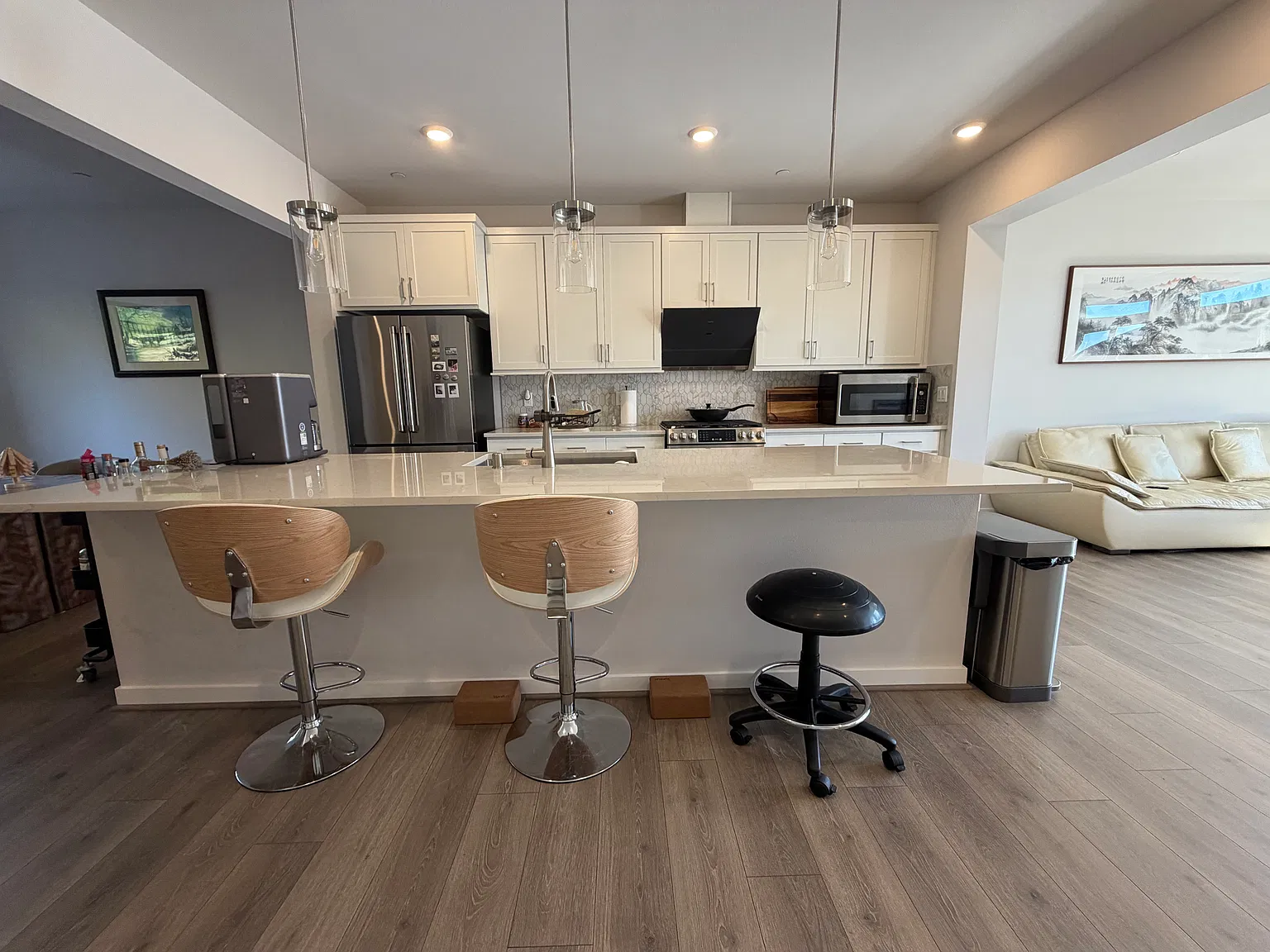 4 bed, 3.5 bath, 2202 sqft, $3,800 — Photo 4