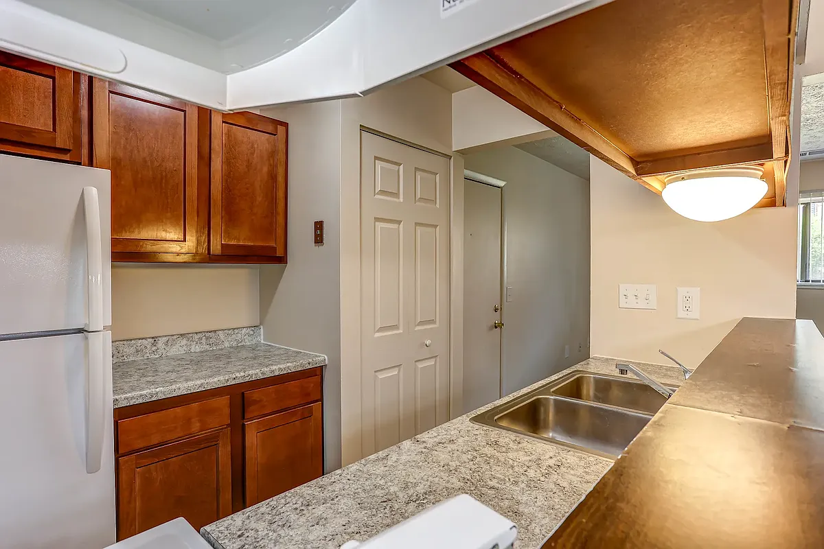 Building Photo - Country Knoll Apartments