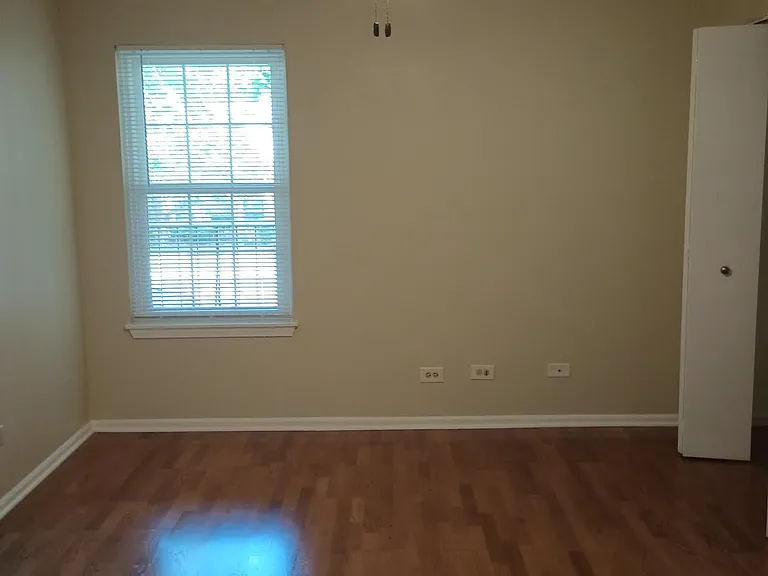 611 Hapsfield Ln #105 — Photo 3