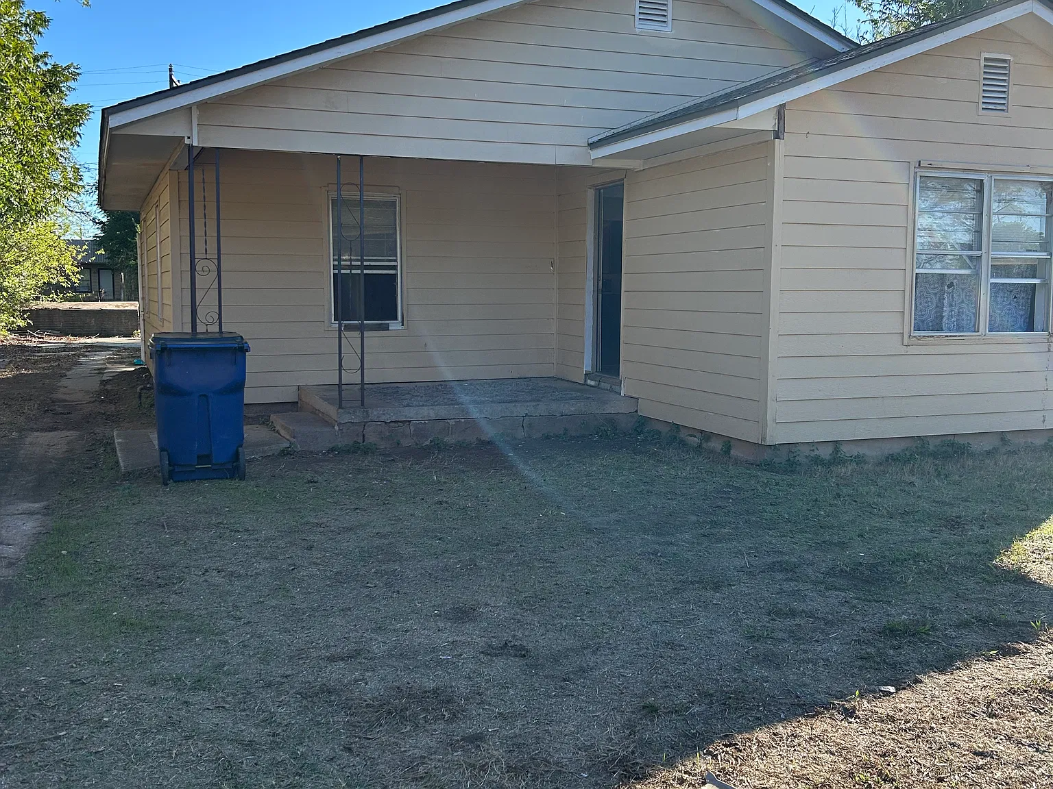 3 bed, 1100 sqft, $900 — Photo 1
