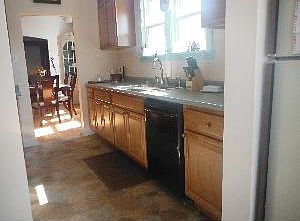 5th image of 4232 Northcote Ave