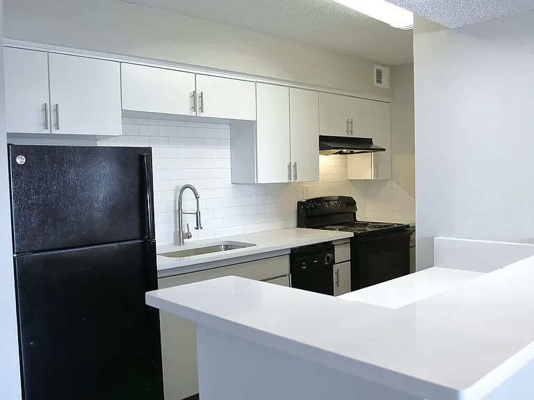 The Regency Apartments — Photo 93