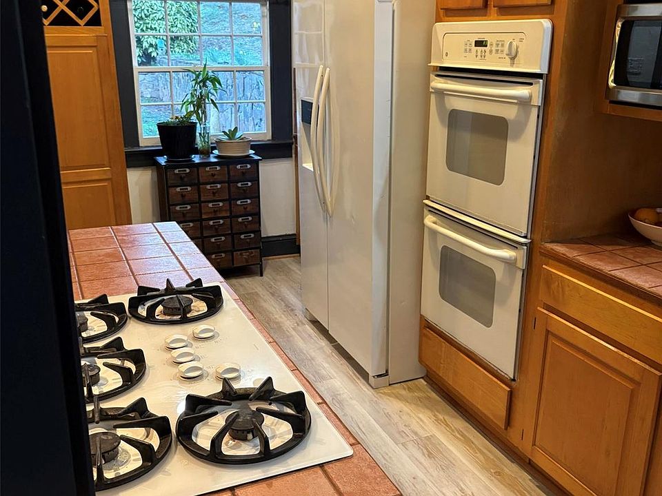 31st image of 341 N Oak St