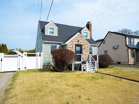 2nd image of 2381 Yorktown Street