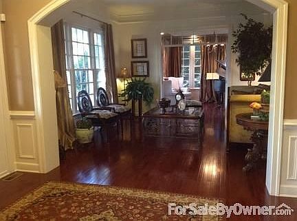 Foyer
						:
						Living room & sun room