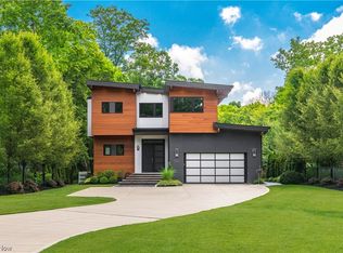 551 Cahoon Rd, Bay Village, OH 44140