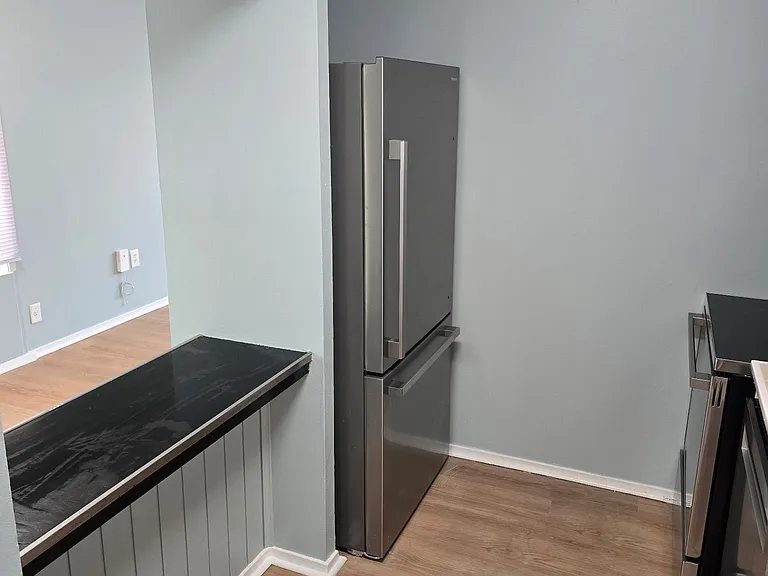 1702 Wakefield Dr NE — Photo 3