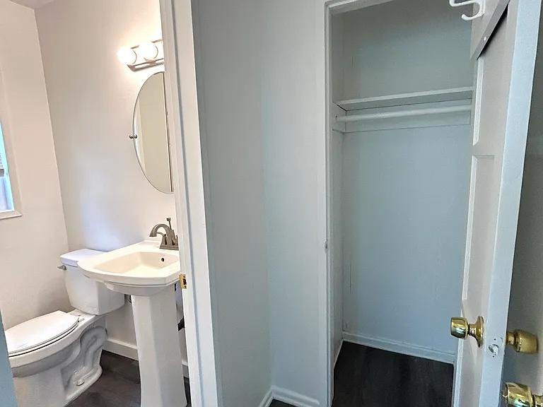 1206 W Victory Blvd #B — Photo 13