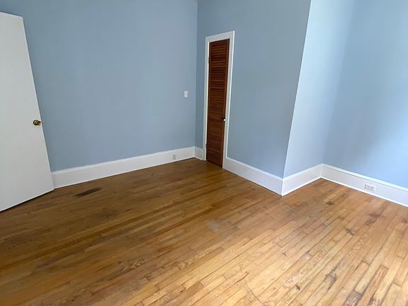 5th image of 433 Woods Ave SW #1