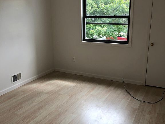 3rd image of 78 Gary Ct Floor 1