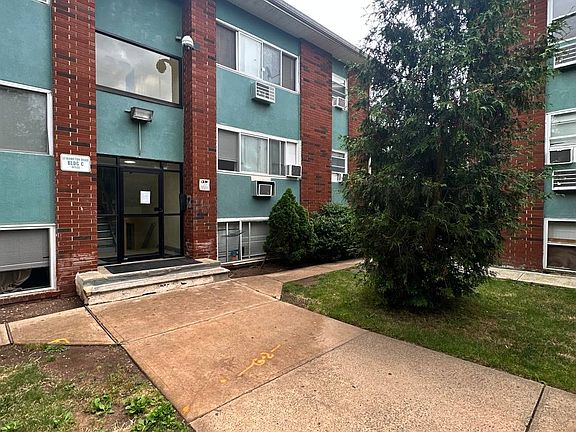 2nd image of 18 Hampton Rd #C2