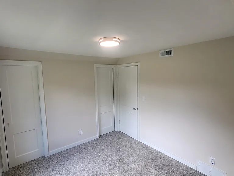 118 S Elm St — Photo 11