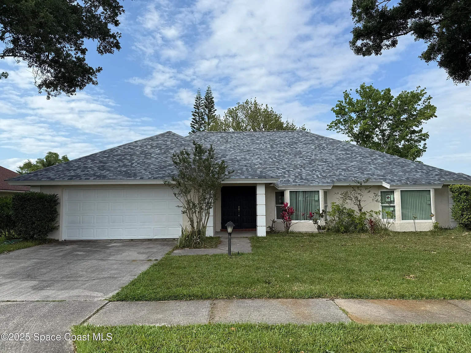 3 bed, 2.0 bath, 1819 sqft, $2,600 — Photo 3