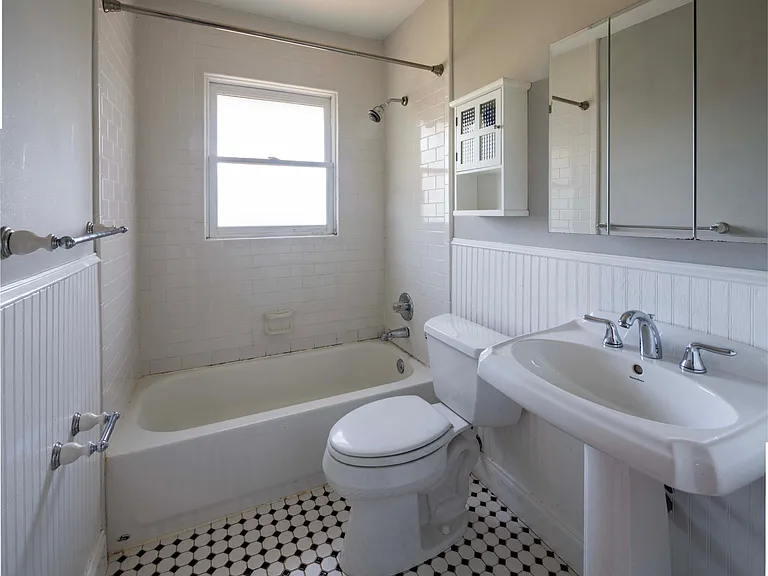 2441 N Decatur Rd — Photo 8