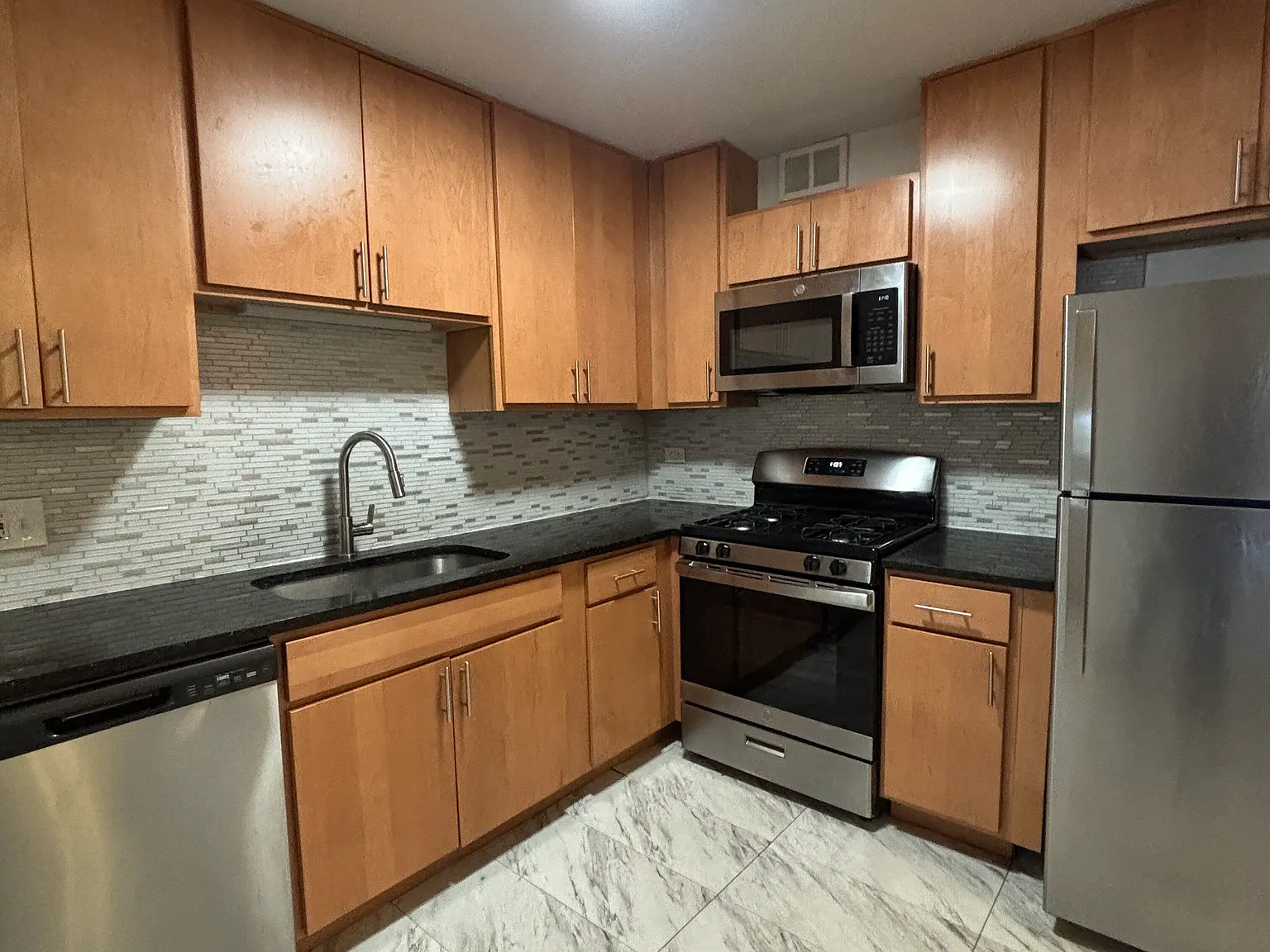 2 bed, 1.0 bath, $1,885 — Photo 2