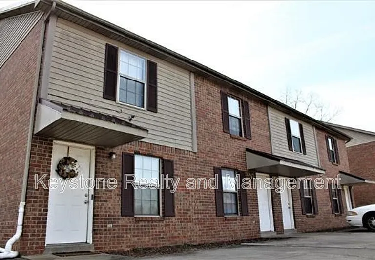 119 Hickory Trce #4 — Photo 1