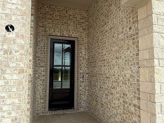 2nd image of 1046 Calaveras