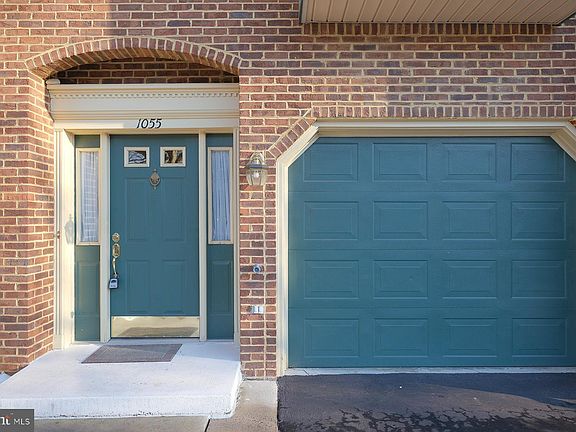 3rd image of 1055 Lindsay Ln