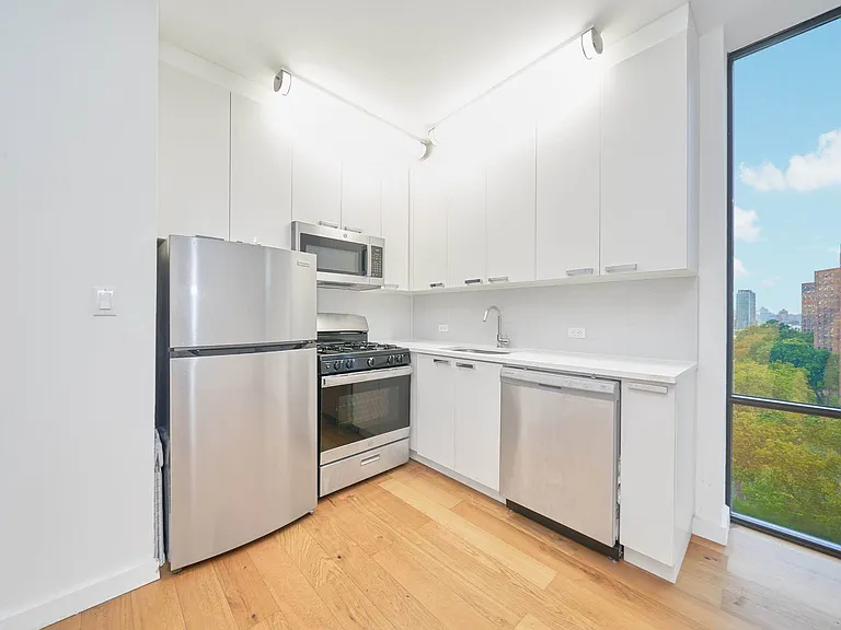 2338 2nd Ave #8B — Photo 6