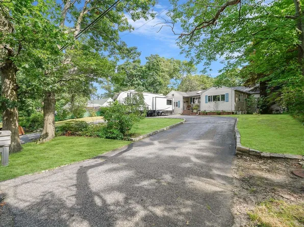 6 Chestnut Street, Central Islip, NY 11722