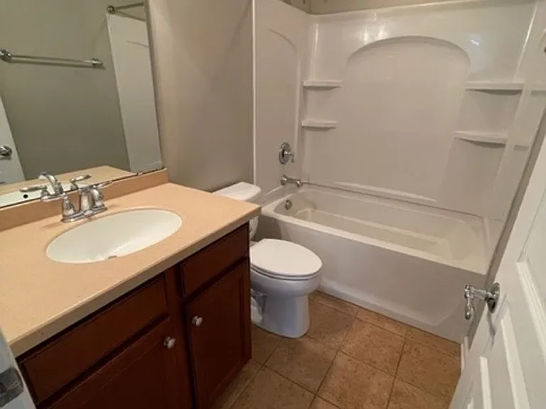 1054 Drayton Ct — Photo 13