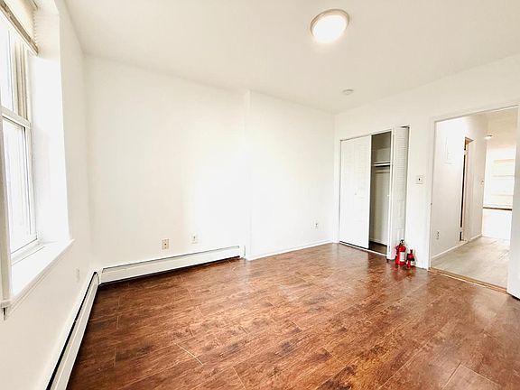 5th image of 3027 Kennedy Blvd