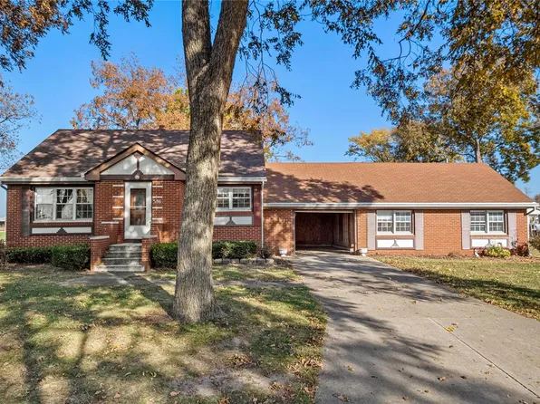 591 W 4th St, Beckemeyer, IL 62219