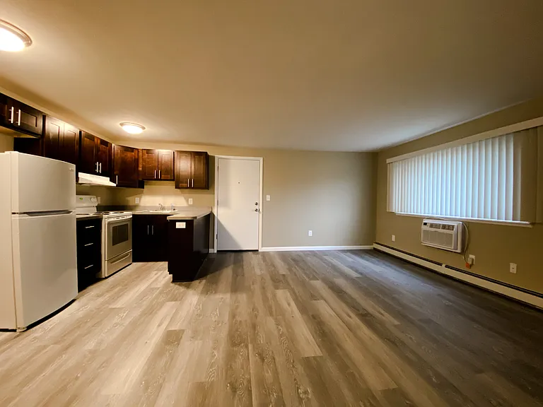 Holland Gardens Apartments — Photo 12