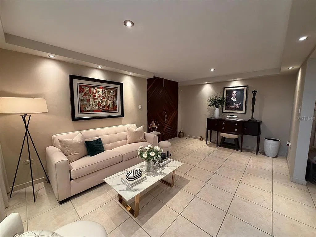 3 bed, 2.0 bath, $2,500 — Photo 3
