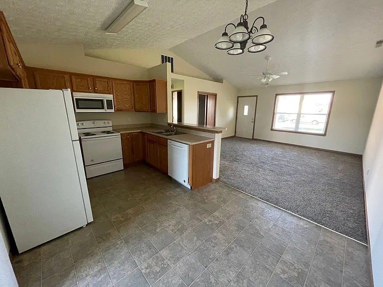 3223 Mendel Dr — Photo 3