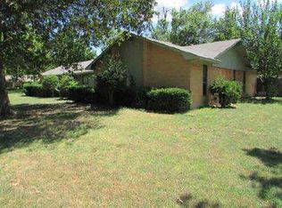 2828 Bois D Arc St, Commerce, TX 75428