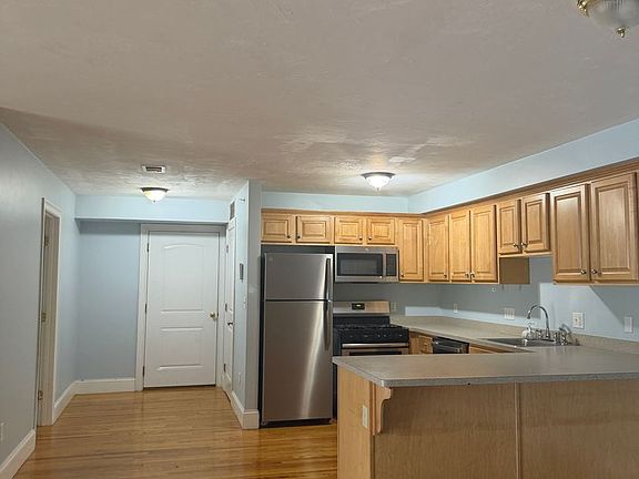 4th image of 19 Concord Ct APT 1C