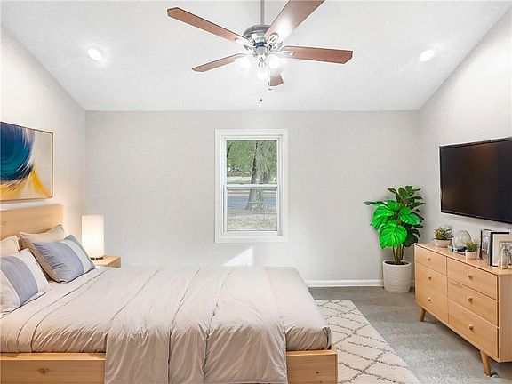 4th image of 6744 Agnes Ave
