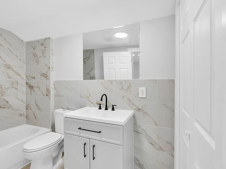 939 E County Line Rd — Photo 13