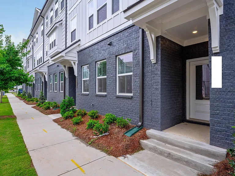 3227 Aberdeen Row — Photo 3