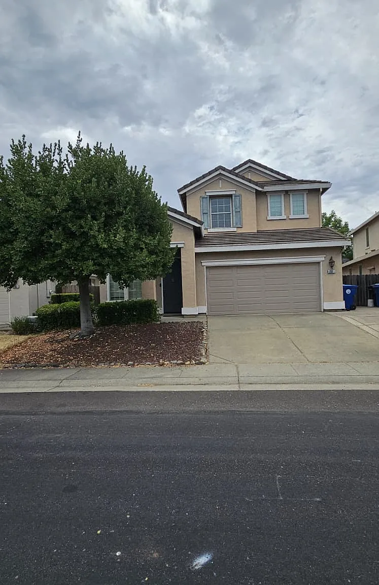 4 bed, 1920 sqft, $3,300 — Photo 1