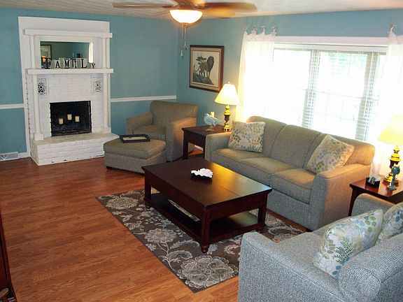 3rd image of 4593 Sandra Lee Ln