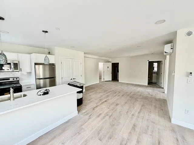 1 bed, 9999 sqft, $2,995 — Photo 4