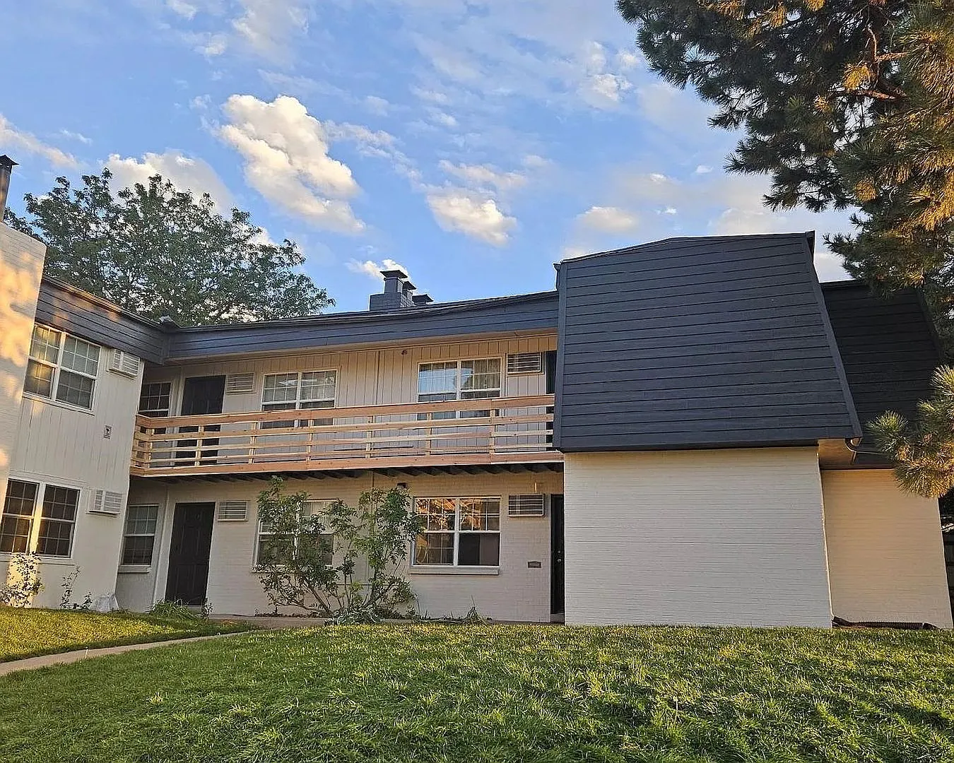 3650 S Cherokee St — Photo 2