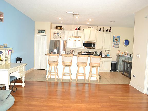 2nd image of 120 Grande Berwick Ct