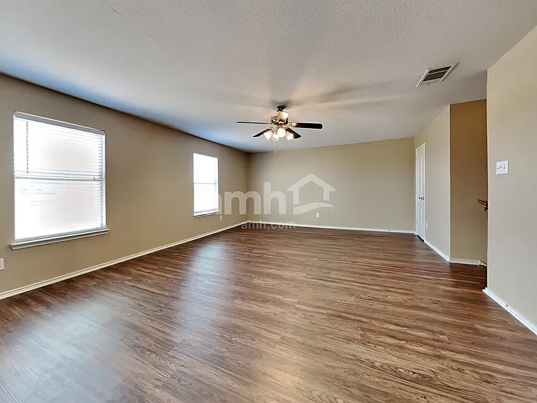 729 Redwing Dr — Photo 11