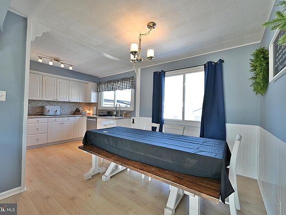 4th image of 323 Mill Rd