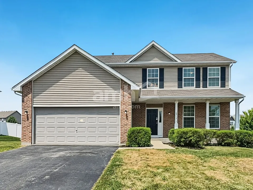 6715 Legacy Pointe Ct