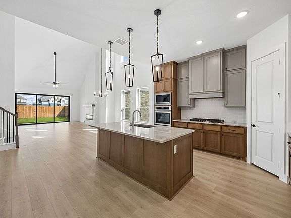 5th image of 1014 Mill Ridge Dr