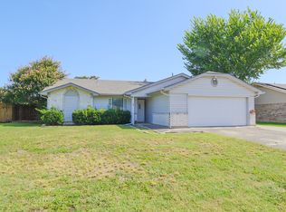 1321 Mercedes St, Benbrook, TX 76126
