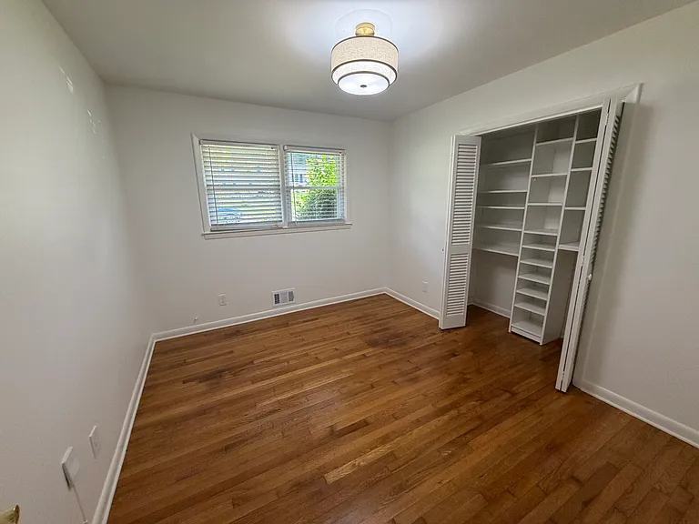 2524 Asbury Ct — Photo 10