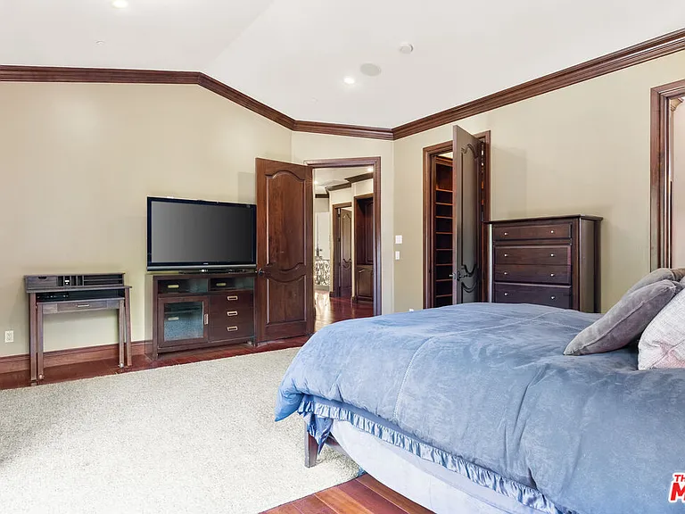 4141 Cambridge Rd — Photo 34