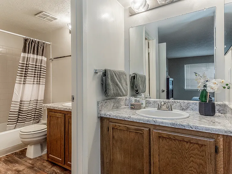 The Summit Apartments — Photo 15